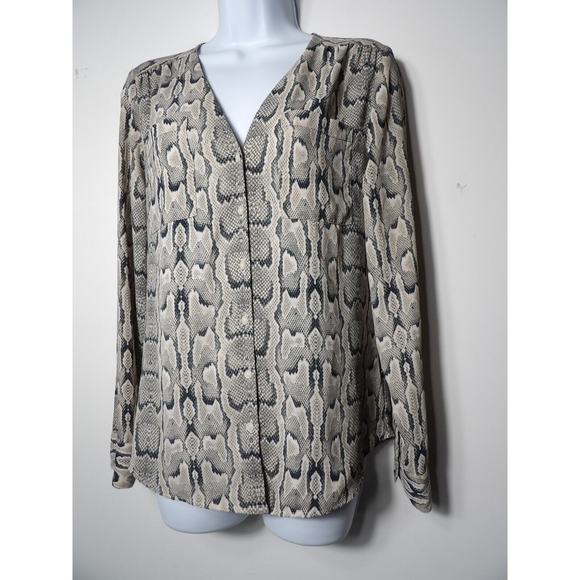 Express Womens Top Sz Small Snake Print Button Up Roll Tab Sleeve Collarless - Picture 3 of 13